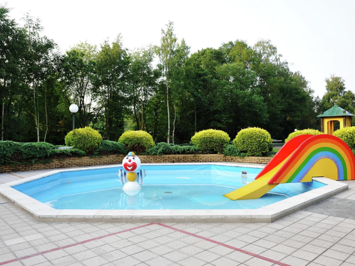 Spacious Home With A Fireplace At 3 Km From Baarle Nassau Bagian luar foto