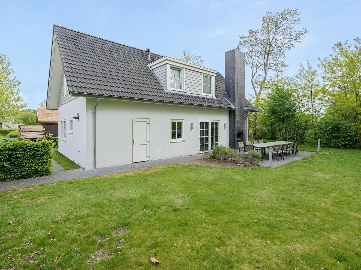 Spacious Home With A Fireplace At 3 Km From Baarle Nassau Bagian luar foto