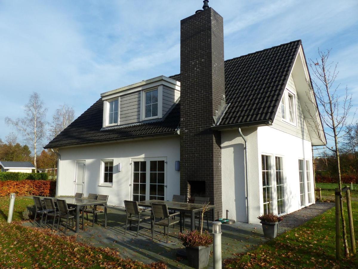 Spacious Home With A Fireplace At 3 Km From Baarle Nassau Bagian luar foto