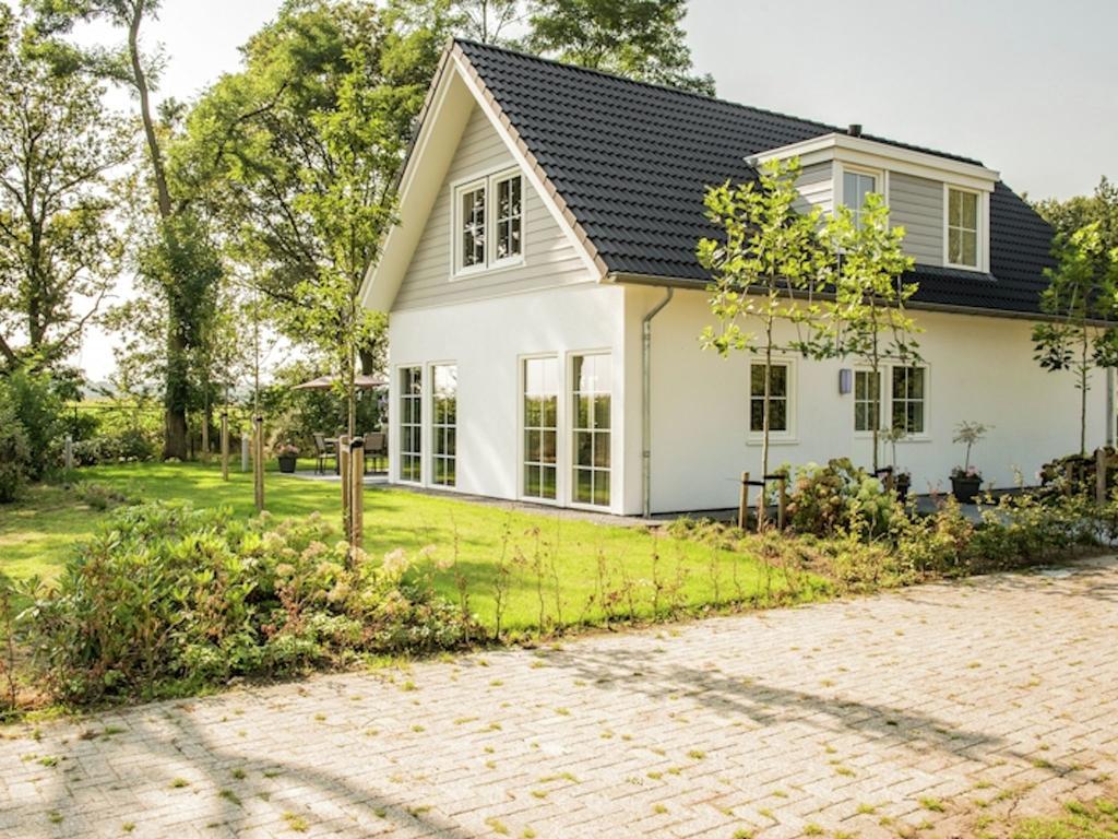 Spacious Home With A Fireplace At 3 Km From Baarle Nassau Bagian luar foto