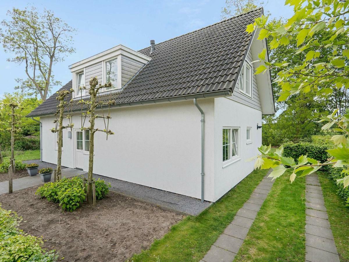 Spacious Home With A Fireplace At 3 Km From Baarle Nassau Bagian luar foto
